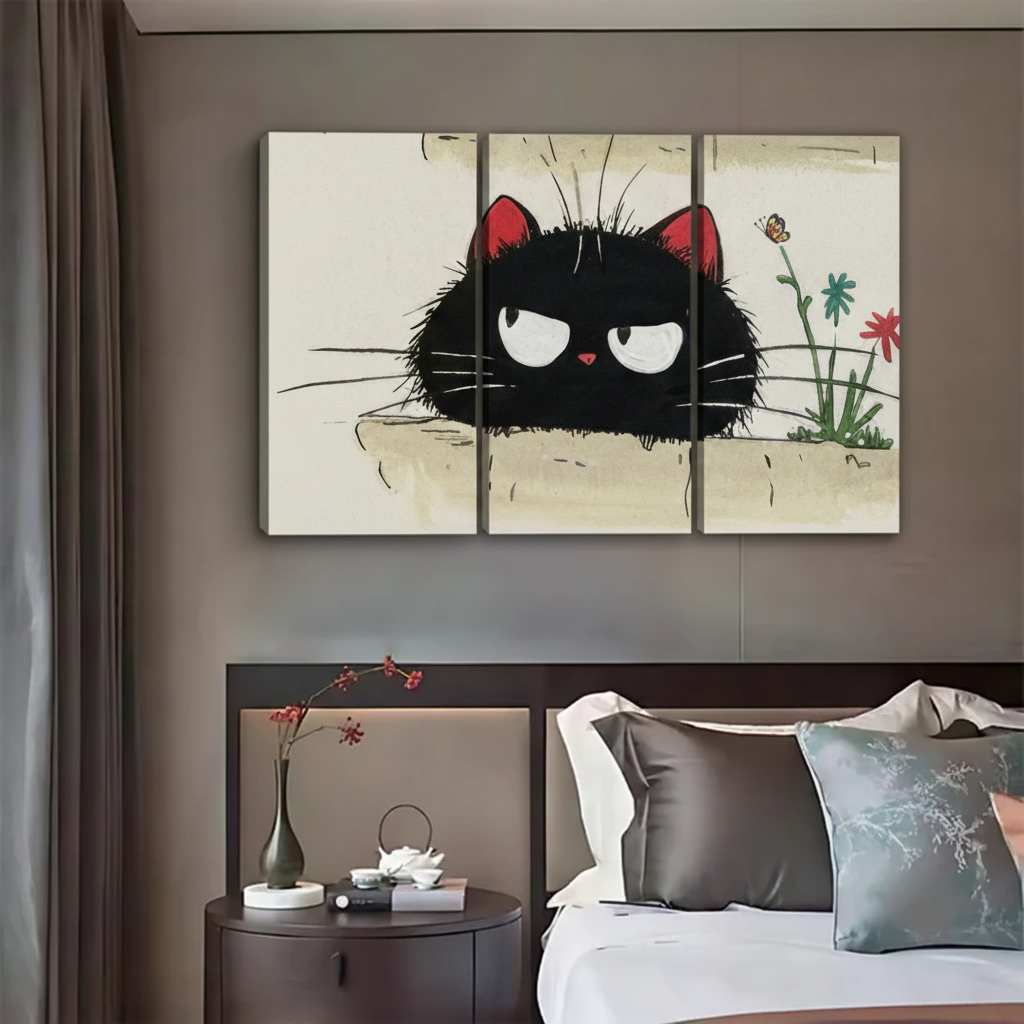 黑猫趴地三联画场景图